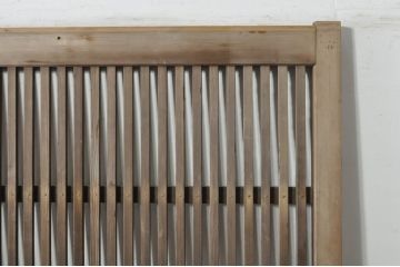 アンティーク建具　松材　時代の流れを感じさせる格子蔵戸1枚(引き戸、玄関戸、格子戸)(R-080220)