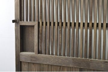 アンティーク建具　松材　時代の流れを感じさせる格子蔵戸1枚(引き戸、玄関戸、格子戸)(R-080220)