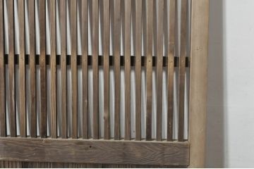 アンティーク建具　松材　時代の流れを感じさせる格子蔵戸1枚(引き戸、玄関戸、格子戸)(R-080220)