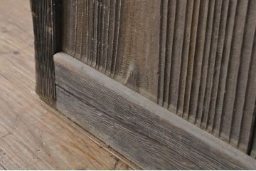 アンティーク建具　松材　時代の流れを感じさせる格子蔵戸1枚(引き戸、玄関戸、格子戸)(R-080220)