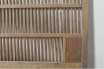 アンティーク建具　松材　時代の流れを感じさせる格子蔵戸1枚(引き戸、玄関戸、格子戸)(R-080220)