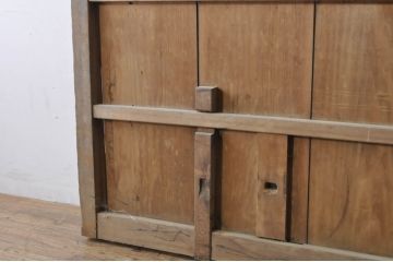 アンティーク建具　松材　時代の流れを感じさせる格子蔵戸1枚(引き戸、玄関戸、格子戸)(R-080220)