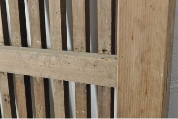 アンティーク建具　松材　時代の流れを感じさせる格子蔵戸1枚(引き戸、玄関戸、格子戸)(R-080220)
