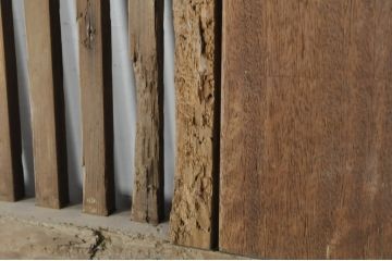 アンティーク建具　松材　時代の流れを感じさせる格子蔵戸1枚(引き戸、玄関戸、格子戸)(R-080220)