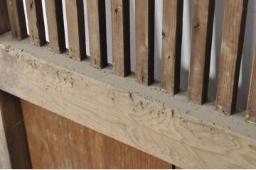 アンティーク建具　松材　時代の流れを感じさせる格子蔵戸1枚(引き戸、玄関戸、格子戸)(R-080220)