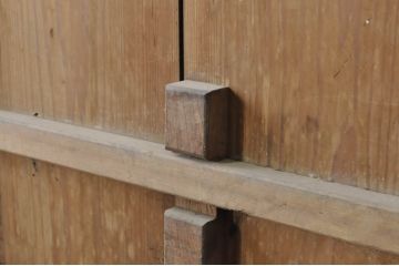 アンティーク建具　松材　時代の流れを感じさせる格子蔵戸1枚(引き戸、玄関戸、格子戸)(R-080220)