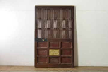 アンティーク建具　富山産　ガラス入り　キレイな漆塗りで真鍮の彫金が目を惹く格子蔵戸1枚(引き戸、玄関戸、格子戸)(R-080221)