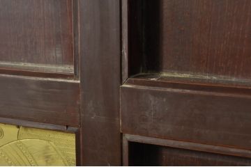 アンティーク建具　富山産　ガラス入り　キレイな漆塗りで真鍮の彫金が目を惹く格子蔵戸1枚(引き戸、玄関戸、格子戸)(R-080221)