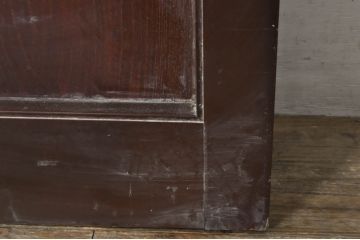 アンティーク建具　富山産　ガラス入り　キレイな漆塗りで真鍮の彫金が目を惹く格子蔵戸1枚(引き戸、玄関戸、格子戸)(R-080221)