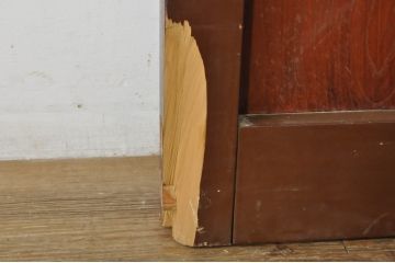アンティーク建具　富山産　ガラス入り　キレイな漆塗りで真鍮の彫金が目を惹く格子蔵戸1枚(引き戸、玄関戸、格子戸)(R-080221)