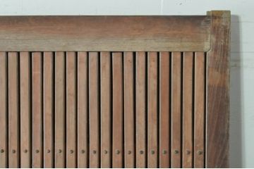 アンティーク建具　総欅(ケヤキ)材　巾着をモチーフにした金具が目を引く格子蔵戸1枚(引き戸、玄関戸、格子戸)(R-080222)