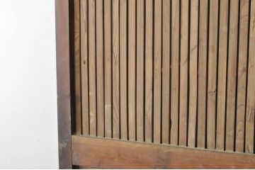 アンティーク建具　総欅(ケヤキ)材　巾着をモチーフにした金具が目を引く格子蔵戸1枚(引き戸、玄関戸、格子戸)(R-080222)