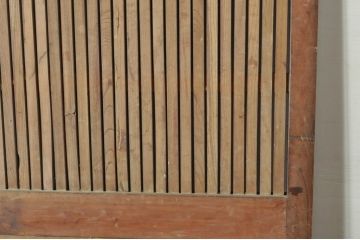 アンティーク建具　総欅(ケヤキ)材　巾着をモチーフにした金具が目を引く格子蔵戸1枚(引き戸、玄関戸、格子戸)(R-080222)