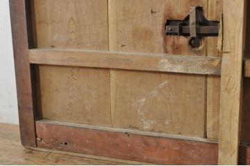 アンティーク建具　総欅(ケヤキ)材　巾着をモチーフにした金具が目を引く格子蔵戸1枚(引き戸、玄関戸、格子戸)(R-080222)