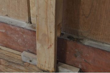 アンティーク建具　総欅(ケヤキ)材　巾着をモチーフにした金具が目を引く格子蔵戸1枚(引き戸、玄関戸、格子戸)(R-080222)