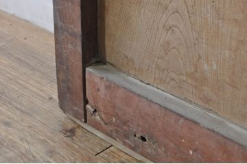 アンティーク建具　総欅(ケヤキ)材　巾着をモチーフにした金具が目を引く格子蔵戸1枚(引き戸、玄関戸、格子戸)(R-080222)