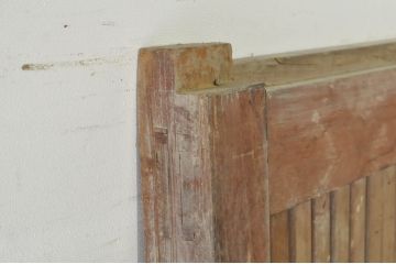 アンティーク建具　総欅(ケヤキ)材　巾着をモチーフにした金具が目を引く格子蔵戸1枚(引き戸、玄関戸、格子戸)(R-080222)