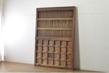 アンティーク建具　上手物!!　うさぎの金具も良いね　厚く背も高い高級な格子蔵戸1枚(引き戸、玄関戸、格子戸)(R-080223)