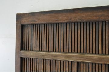 アンティーク建具　上手物!!　うさぎの金具も良いね　厚く背も高い高級な格子蔵戸1枚(引き戸、玄関戸、格子戸)(R-080223)