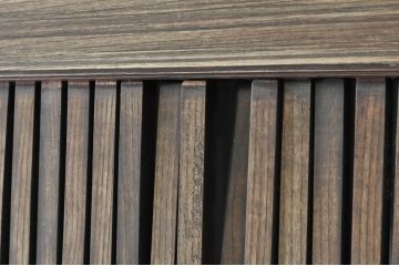 アンティーク建具　上手物!!　うさぎの金具も良いね　厚く背も高い高級な格子蔵戸1枚(引き戸、玄関戸、格子戸)(R-080223)