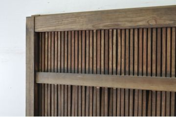 アンティーク建具　上手物!!　うさぎの金具も良いね　厚く背も高い高級な格子蔵戸1枚(引き戸、玄関戸、格子戸)(R-080223)