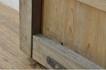 アンティーク建具　上手物!!　うさぎの金具も良いね　厚く背も高い高級な格子蔵戸1枚(引き戸、玄関戸、格子戸)(R-080223)