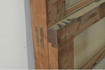 アンティーク建具　ガラス入り　和モダンな空間を演出する升目(マス目)格子のくぐり戸1枚(きつね格子、狐格子、蔵戸、玄関戸、引き戸)(R-080224)