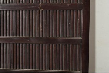 アンティーク建具　上手物!!　富山産　総欅(ケヤキ)材　裏側まで漆塗りの格子蔵戸1枚(引き戸、玄関戸、格子戸)(R-080225)