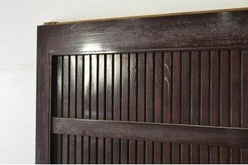 アンティーク建具　上手物!!　富山産　総欅(ケヤキ)材　裏側まで漆塗りの格子蔵戸1枚(引き戸、玄関戸、格子戸)(R-080225)