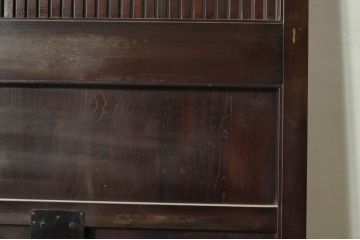 アンティーク建具　上手物!!　富山産　総欅(ケヤキ)材　裏側まで漆塗りの格子蔵戸1枚(引き戸、玄関戸、格子戸)(R-080225)