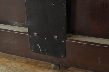アンティーク建具　上手物!!　富山産　総欅(ケヤキ)材　裏側まで漆塗りの格子蔵戸1枚(引き戸、玄関戸、格子戸)(R-080225)