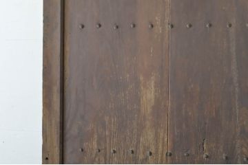 アンティーク建具　ペイント仕上げ限定　どこか懐かしい雰囲気を醸し出す蔵戸1枚(引き戸、玄関戸)(R-080227)