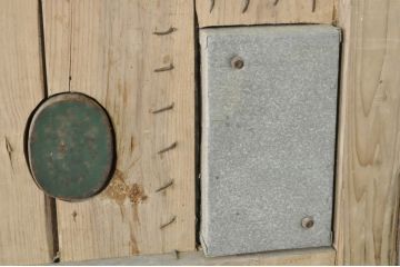 アンティーク建具　重厚な味わい深い鉄板張りの蔵戸1枚(鉄扉、玄関戸、引き戸)(R-080228)