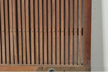 アンティーク建具　総欅(ケヤキ)材　時代の流れを感じさせる格子蔵戸1枚(引き戸、玄関戸、格子戸)(R-080229)