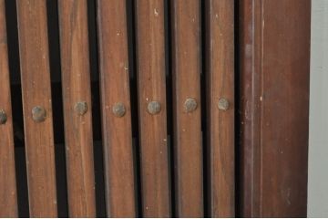 アンティーク建具　総欅(ケヤキ)材　時代の流れを感じさせる格子蔵戸1枚(引き戸、玄関戸、格子戸)(R-080229)