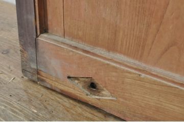 アンティーク建具　総欅(ケヤキ)材　時代の流れを感じさせる格子蔵戸1枚(引き戸、玄関戸、格子戸)(R-080229)