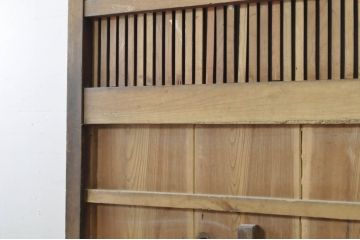 アンティーク建具　総欅(ケヤキ)材　時代の流れを感じさせる格子蔵戸1枚(引き戸、玄関戸、格子戸)(R-080229)