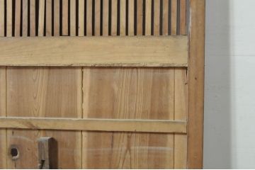 アンティーク建具　総欅(ケヤキ)材　時代の流れを感じさせる格子蔵戸1枚(引き戸、玄関戸、格子戸)(R-080229)