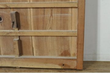 アンティーク建具　総欅(ケヤキ)材　時代の流れを感じさせる格子蔵戸1枚(引き戸、玄関戸、格子戸)(R-080229)