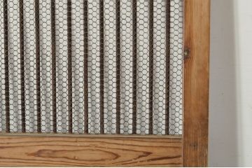 アンティーク建具　希少デザイン!!　松材　和モダンな鉄格子蔵戸1枚(引き戸、玄関戸)(R-080232)