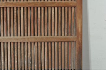 アンティーク建具　上手物!!　北陸産　総欅(ケヤキ)材　鶴と亀の金具がアクセントの格子蔵戸1枚(引き戸、玄関戸)(R-080233)