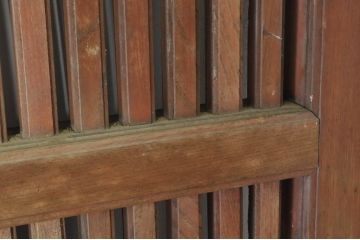 アンティーク建具　上手物!!　北陸産　総欅(ケヤキ)材　鶴と亀の金具がアクセントの格子蔵戸1枚(引き戸、玄関戸)(R-080233)
