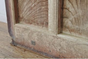アンティーク建具　上手物!!　北陸産　総欅(ケヤキ)材　鶴と亀の金具がアクセントの格子蔵戸1枚(引き戸、玄関戸)(R-080233)