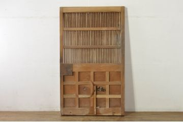 アンティーク建具　上手物!!　北陸産　総欅(ケヤキ)材　鶴と亀の金具がアクセントの格子蔵戸1枚(引き戸、玄関戸)(R-080233)