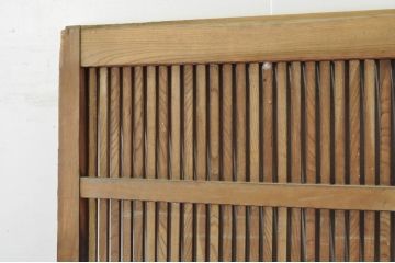 アンティーク建具　上手物!!　北陸産　総欅(ケヤキ)材　鶴と亀の金具がアクセントの格子蔵戸1枚(引き戸、玄関戸)(R-080233)