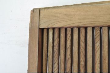 アンティーク建具　上手物!!　北陸産　総欅(ケヤキ)材　鶴と亀の金具がアクセントの格子蔵戸1枚(引き戸、玄関戸)(R-080233)