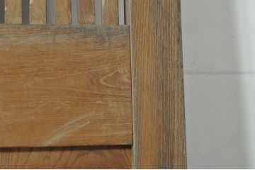 アンティーク建具　上手物!!　北陸産　総欅(ケヤキ)材　鶴と亀の金具がアクセントの格子蔵戸1枚(引き戸、玄関戸)(R-080233)