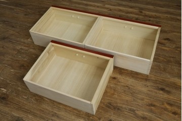 新古　未使用展示品　四国・高松　飛鳥欅箪笥　艶やかな朱色が魅力的な箪笥ローボード　(R-080238)