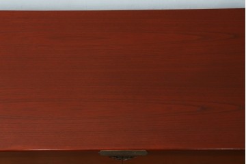 新古　未使用展示品　四国・高松　飛鳥欅箪笥　艶やかな朱色が魅力的な箪笥ローボード　(R-080238)