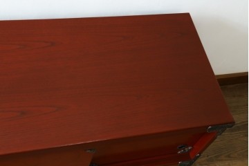 新古　未使用展示品　四国・高松　飛鳥欅箪笥　艶やかな朱色が魅力的な箪笥ローボード　(R-080238)
